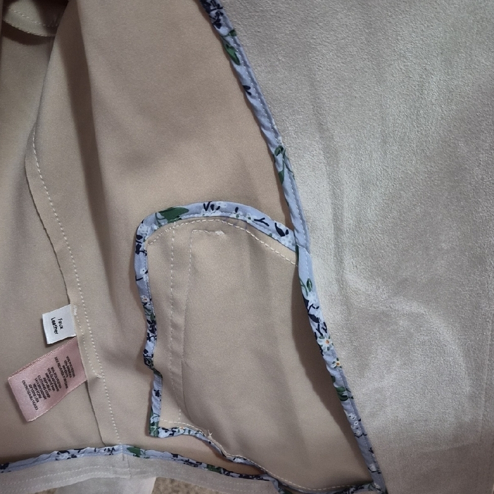 Philosophy Women's Light Cream Blazer with Zipper Accents - Picture 4 of 6